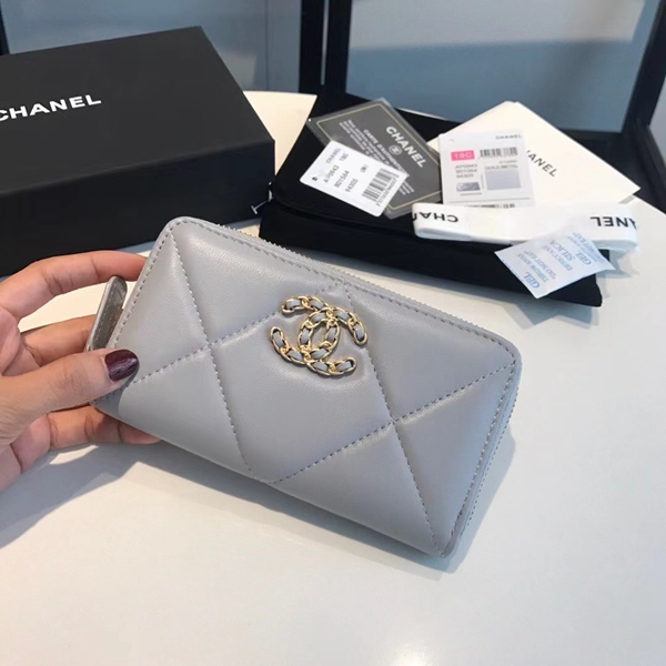 シャネル財布背面デザイン